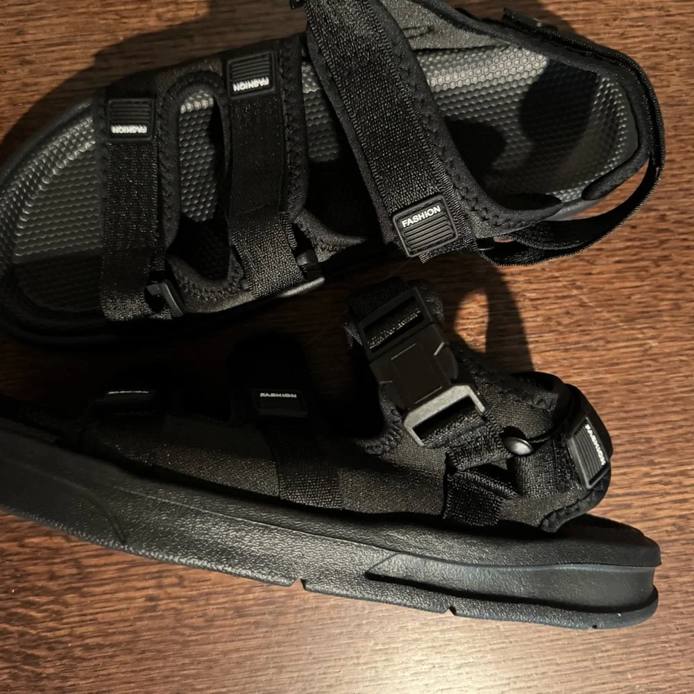 Black 3 band, strappy, men’s black sport sandals - Picture 2 of 4